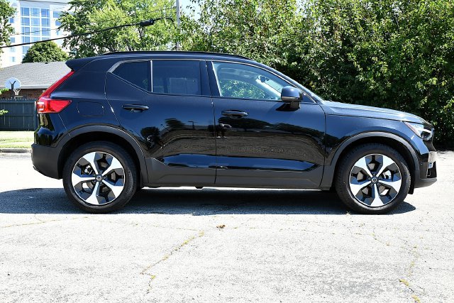 Certified 2026 Volvo XC40 B5 Plus AWD/4WD image 8
