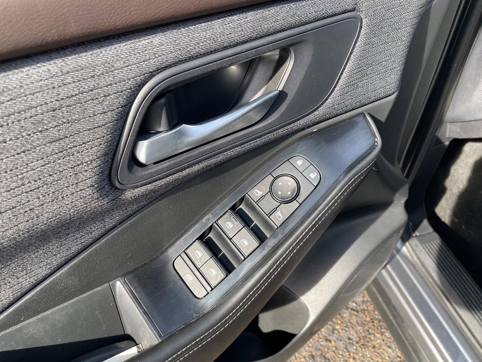 Used 2023 Nissan Rogue SV image 14