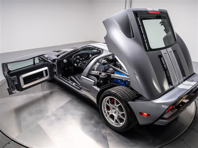 Used 2006 Ford GT RWD image 18