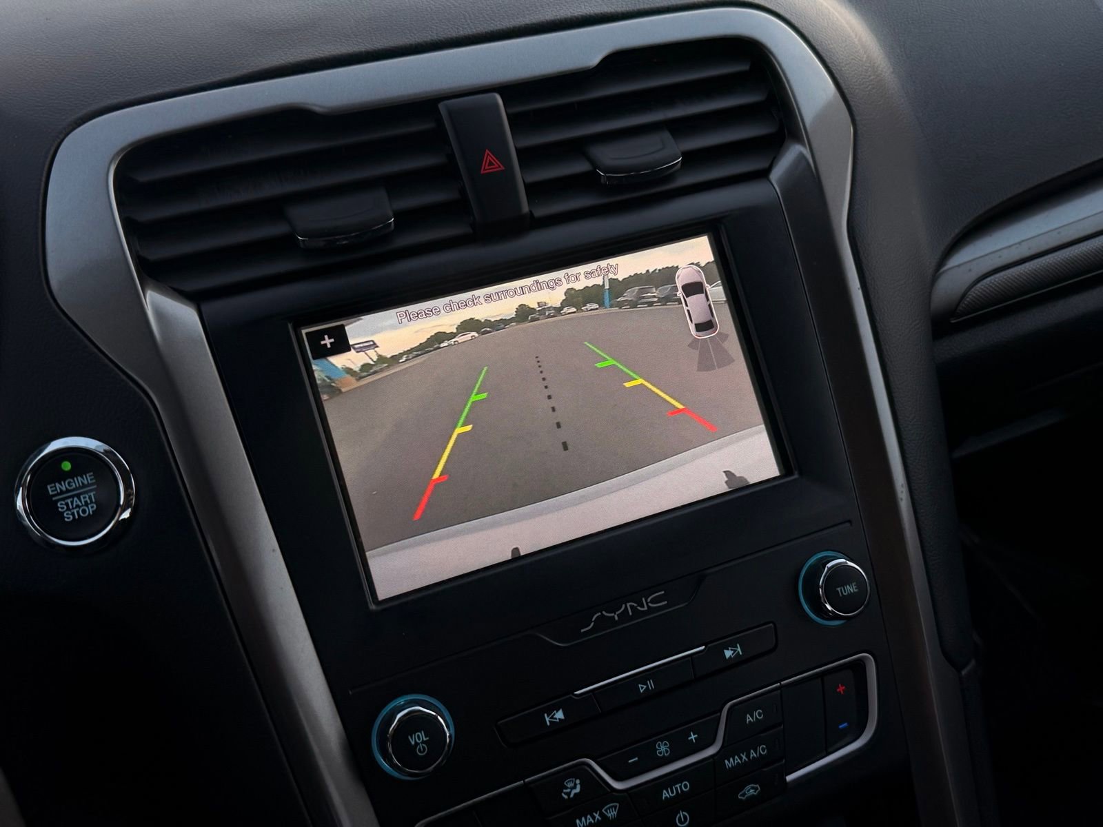 Used 2019 Ford Fusion SE FWD image 33