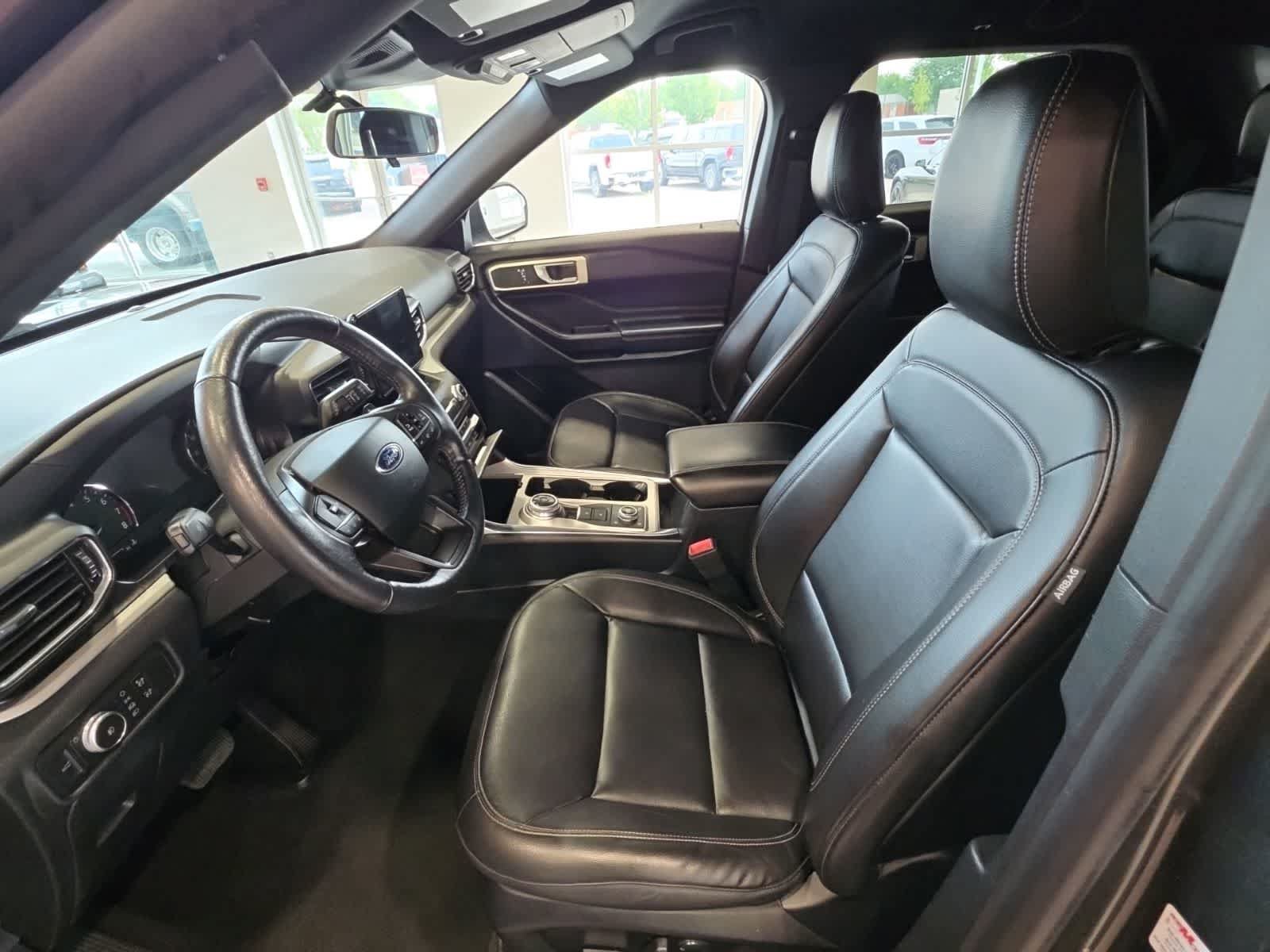 Used 2020 Ford Explorer XLT w/ Equipment Group 202A AWD/4WD image 20