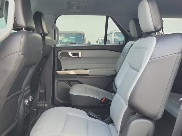 Certified 2021 Ford Explorer XLT w/ Equipment Group 202A RWD image 13