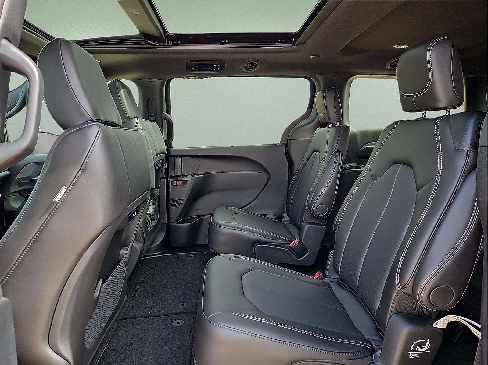 New 2026 Chrysler Pacifica Select w/ S Appearance Package FWD image 11