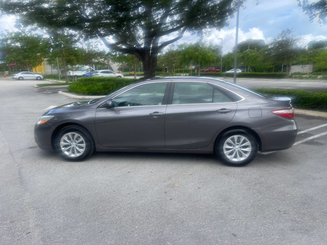 Used 2015 Toyota Camry LE image 4