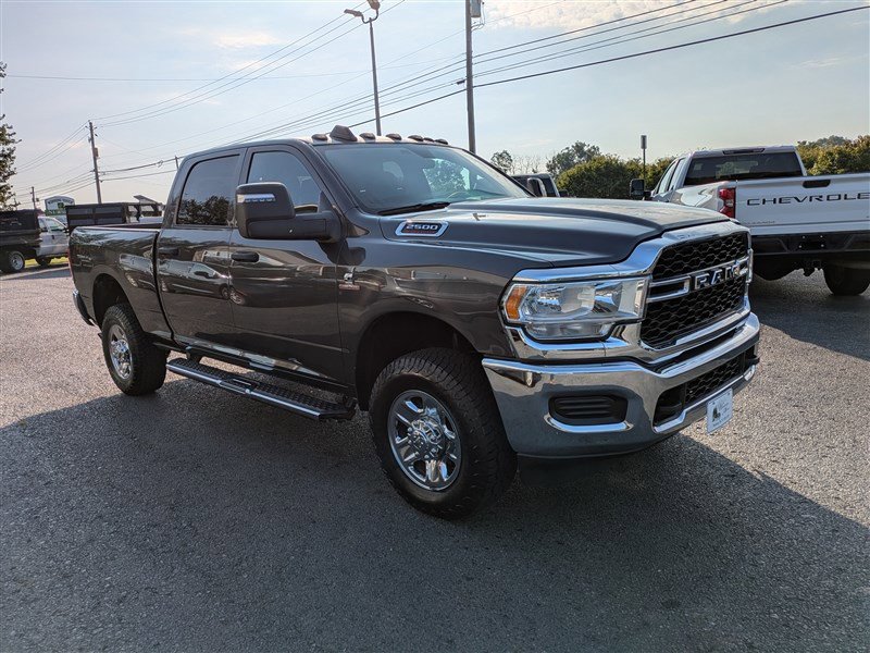 Used 2024 RAM 2500 Tradesman w/ Chrome Appearance Group image 9