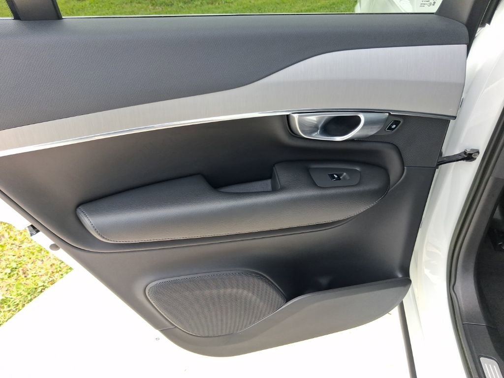 Used 2023 Volvo XC90 B5 Core w/ Protection Package Premier image 11