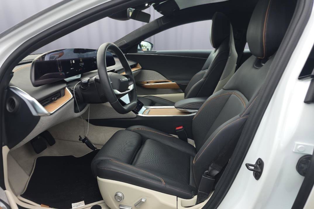 Used 2024 Lucid Air Touring AWD/4WD image 3