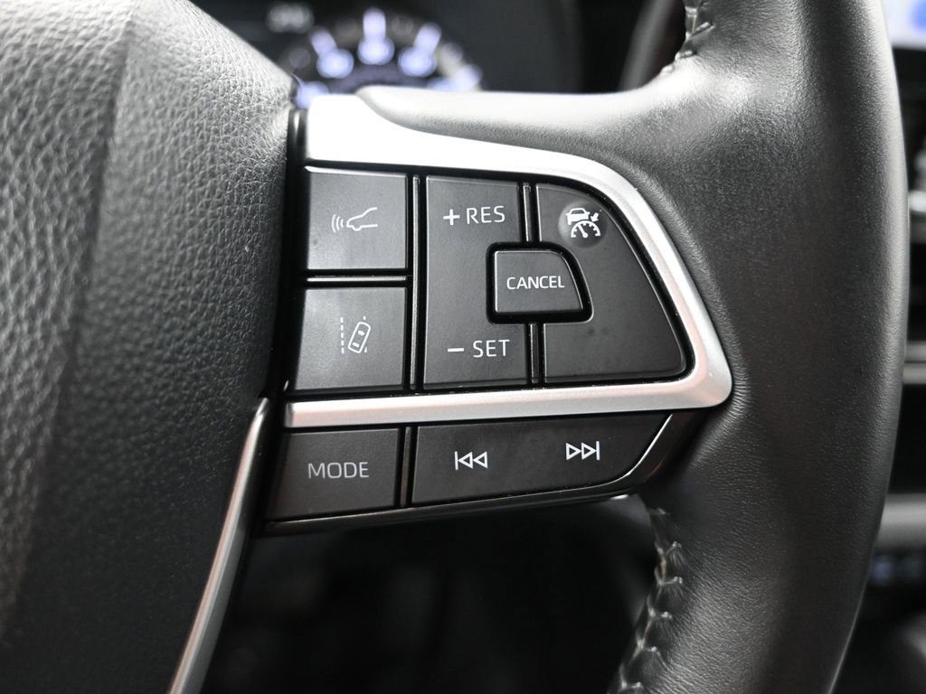 Used 2024 Toyota Highlander LE image 25