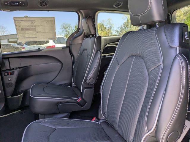 New 2026 Chrysler Pacifica Limited image 16