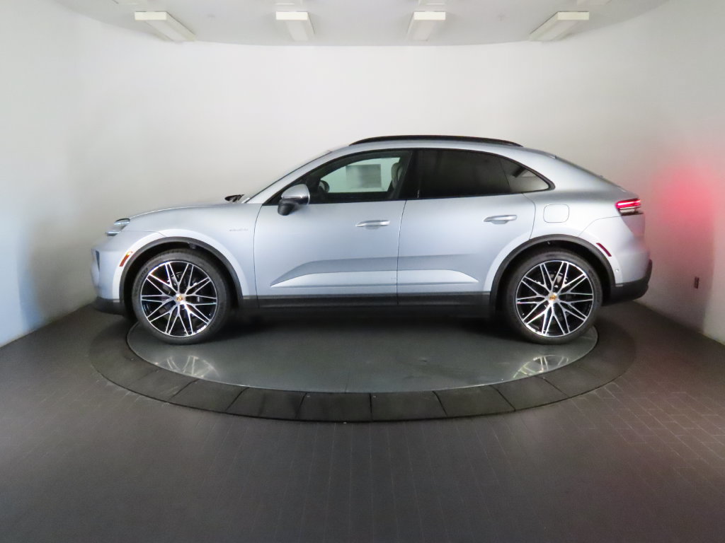 New 2026 Porsche Macan 4 Electric AWD/4WD image 2