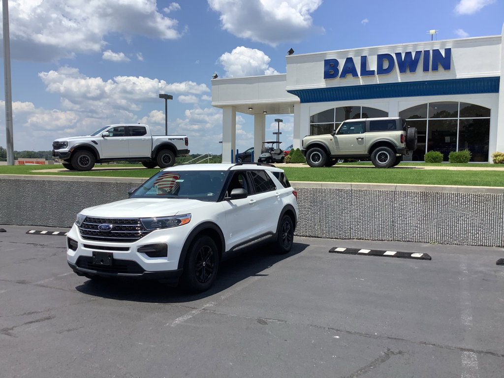 Used 2022 Ford Explorer XLT image 3