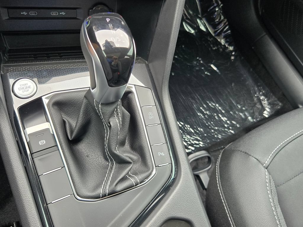 New 2026 Volkswagen Taos SE FWD image 11