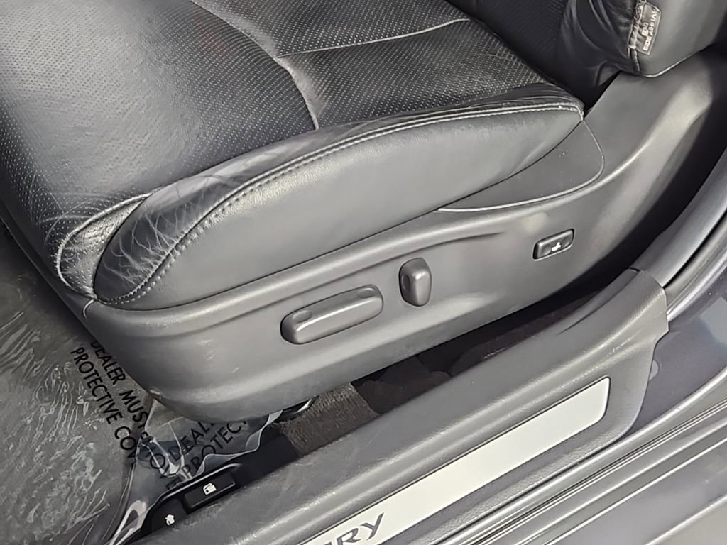 Used 2011 Toyota Camry SE w/ SE/XLE Extra-Value Pkg image 23