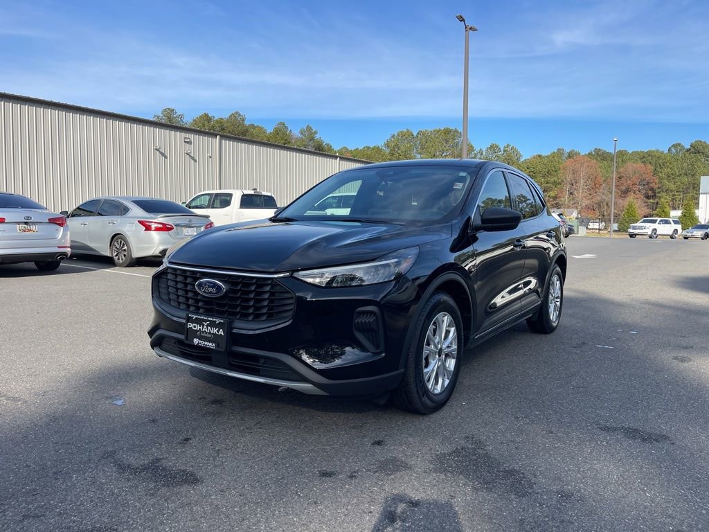 Used 2023 Ford Escape Active w/ Cold Weather Package image 2