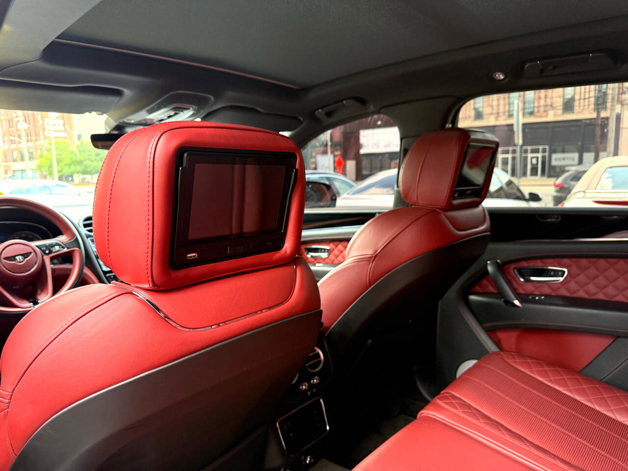 Used 2018 Bentley Bentayga Onyx Edition image 10