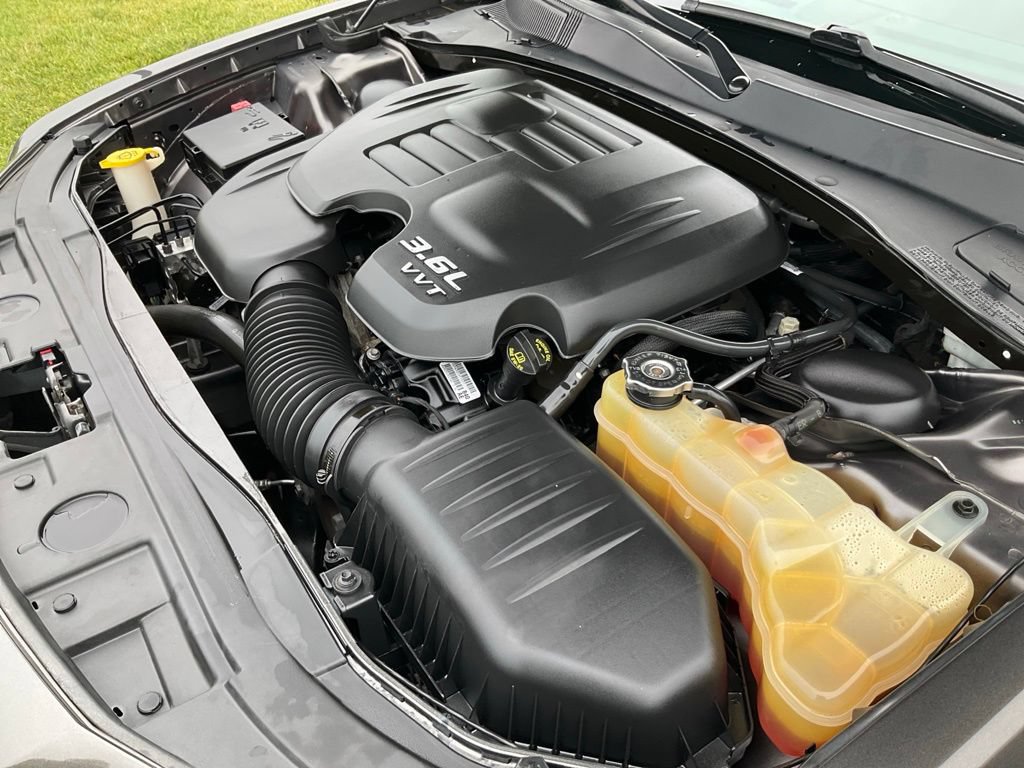 Used 2014 Chrysler 300 S AWD/4WD image 40