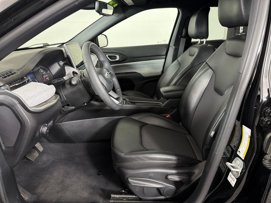 Used 2023 Jeep Compass Latitude AWD/4WD image 17