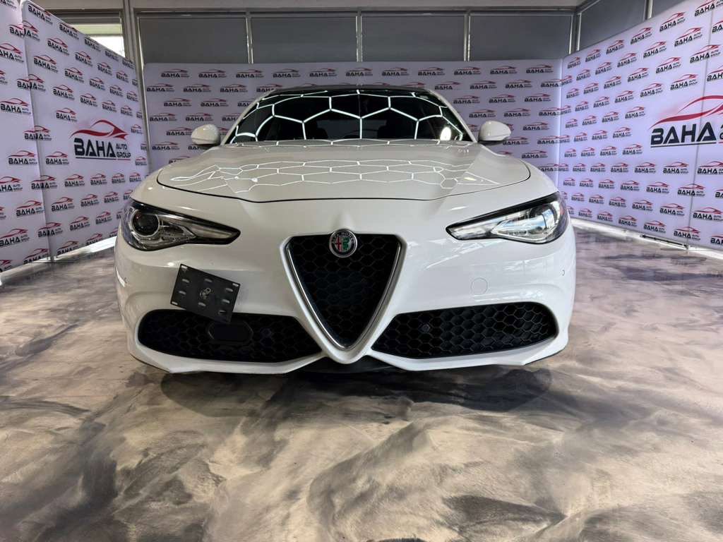 Used 2017 Alfa Romeo Giulia RWD image 3