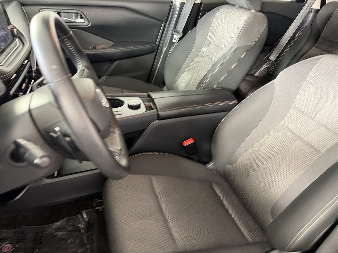 Used 2025 Nissan Rogue SV AWD/4WD image 19