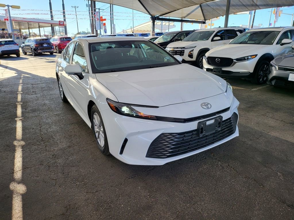 Used 2025 Toyota Camry LE image 15