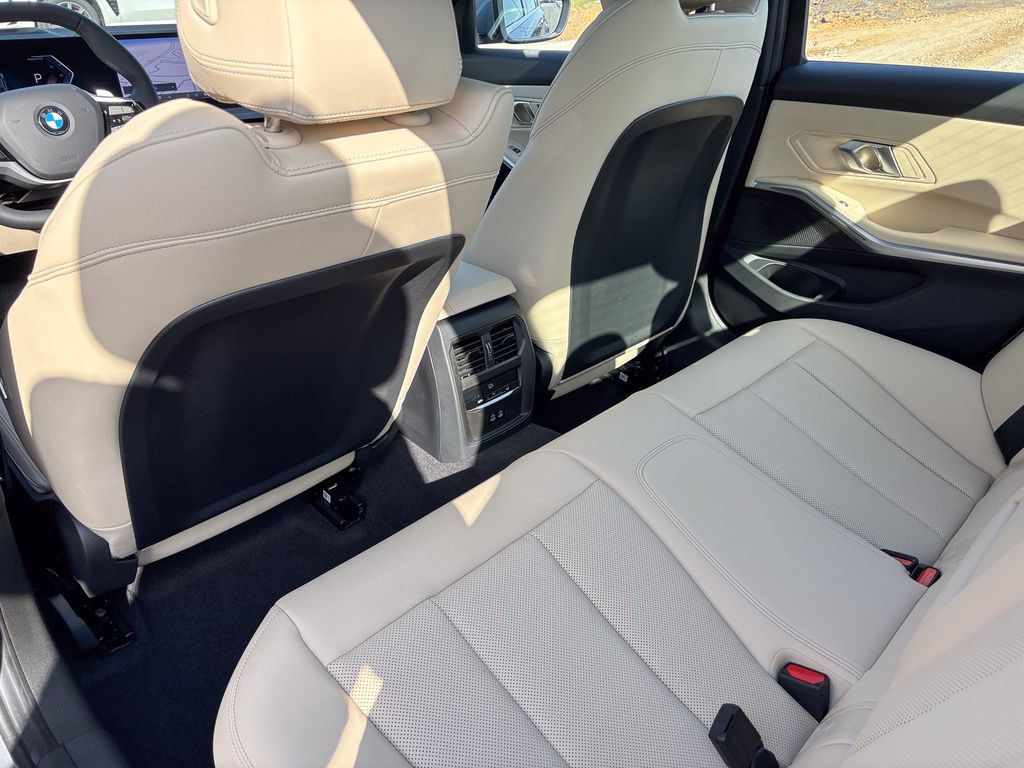 New 2026 BMW 330i xDrive Sedan w/ Premium Package AWD/4WD image 27