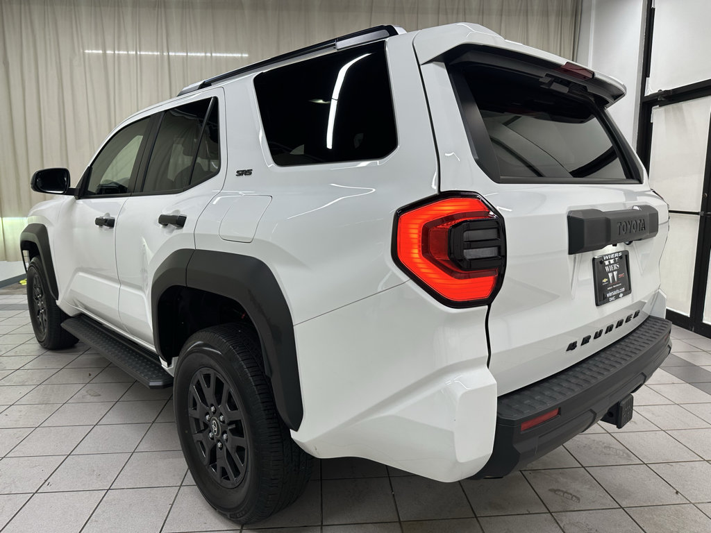 Used 2025 Toyota 4Runner SR5 AWD/4WD image 9