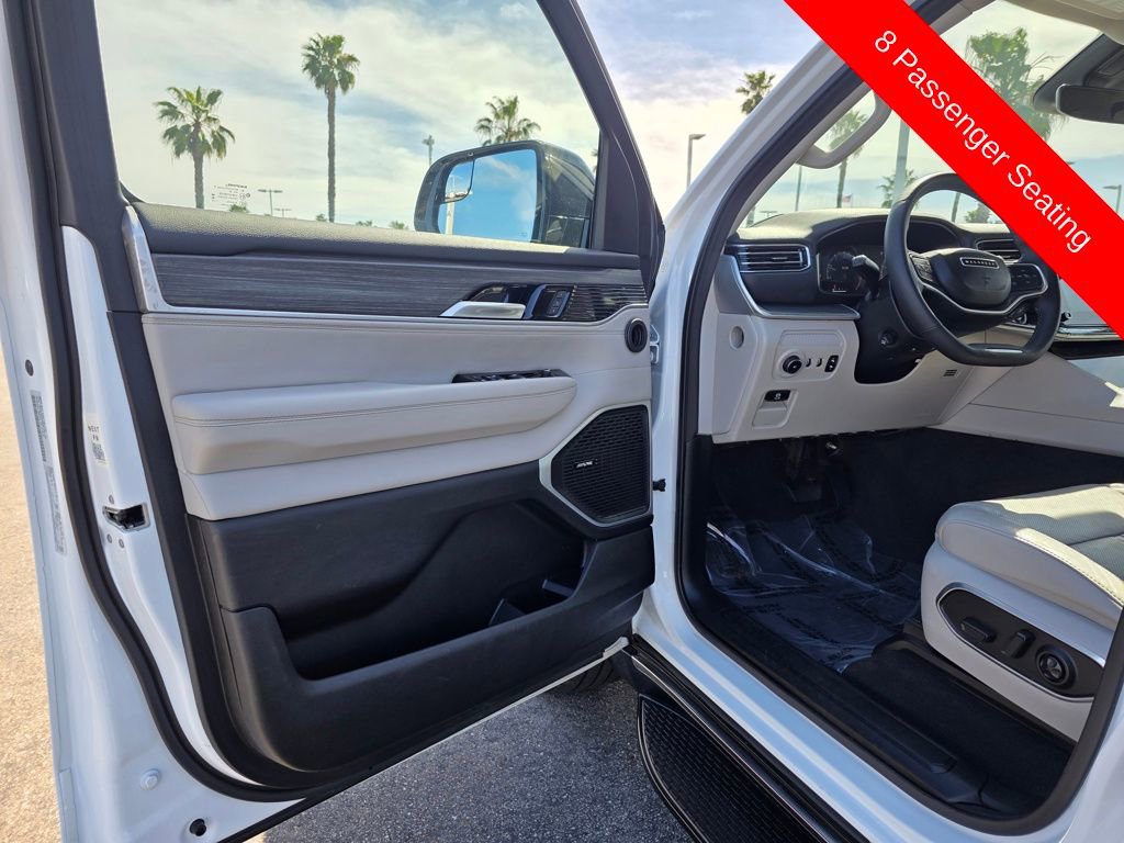 Certified 2024 Jeep Wagoneer L Series III w/ Flexible Seating Group image 25