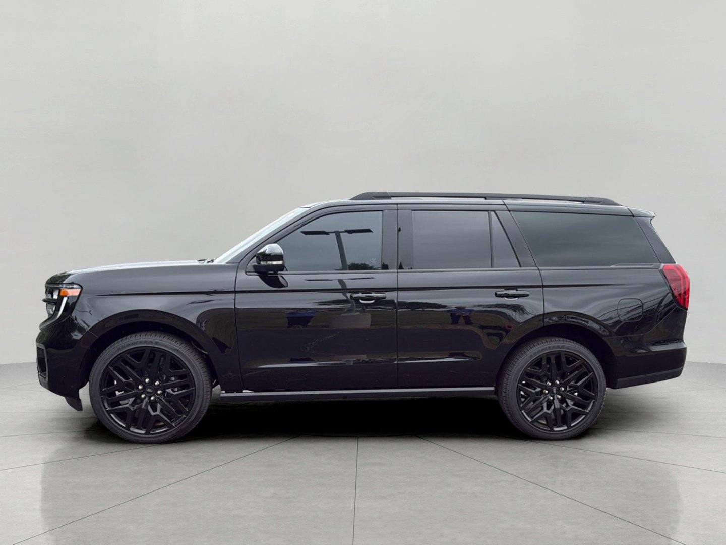 Used 2026 Ford Expedition Platinum w/ Stealth Performance Package AWD/4WD image 3