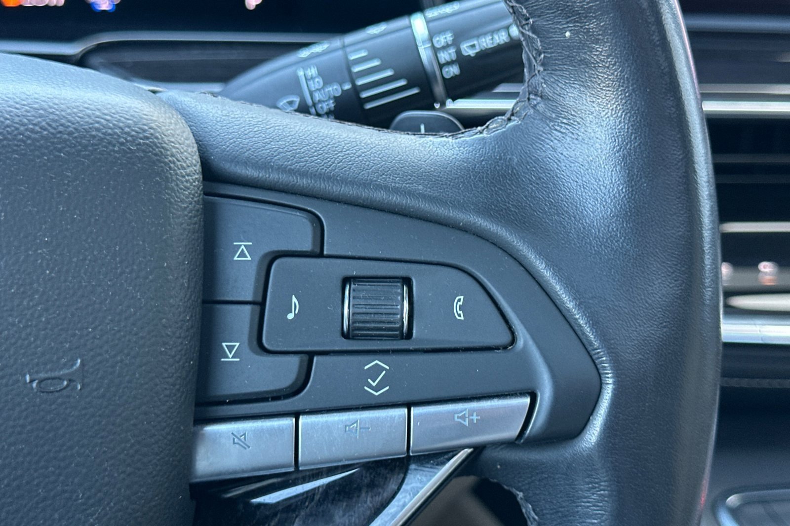 Certified 2023 Cadillac Escalade Premium Luxury w/ Performance Package image 40