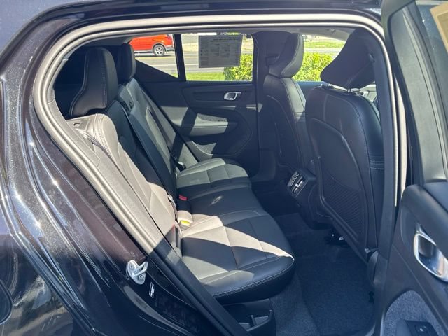 Certified 2025 Volvo XC40 B5 Core AWD/4WD image 13