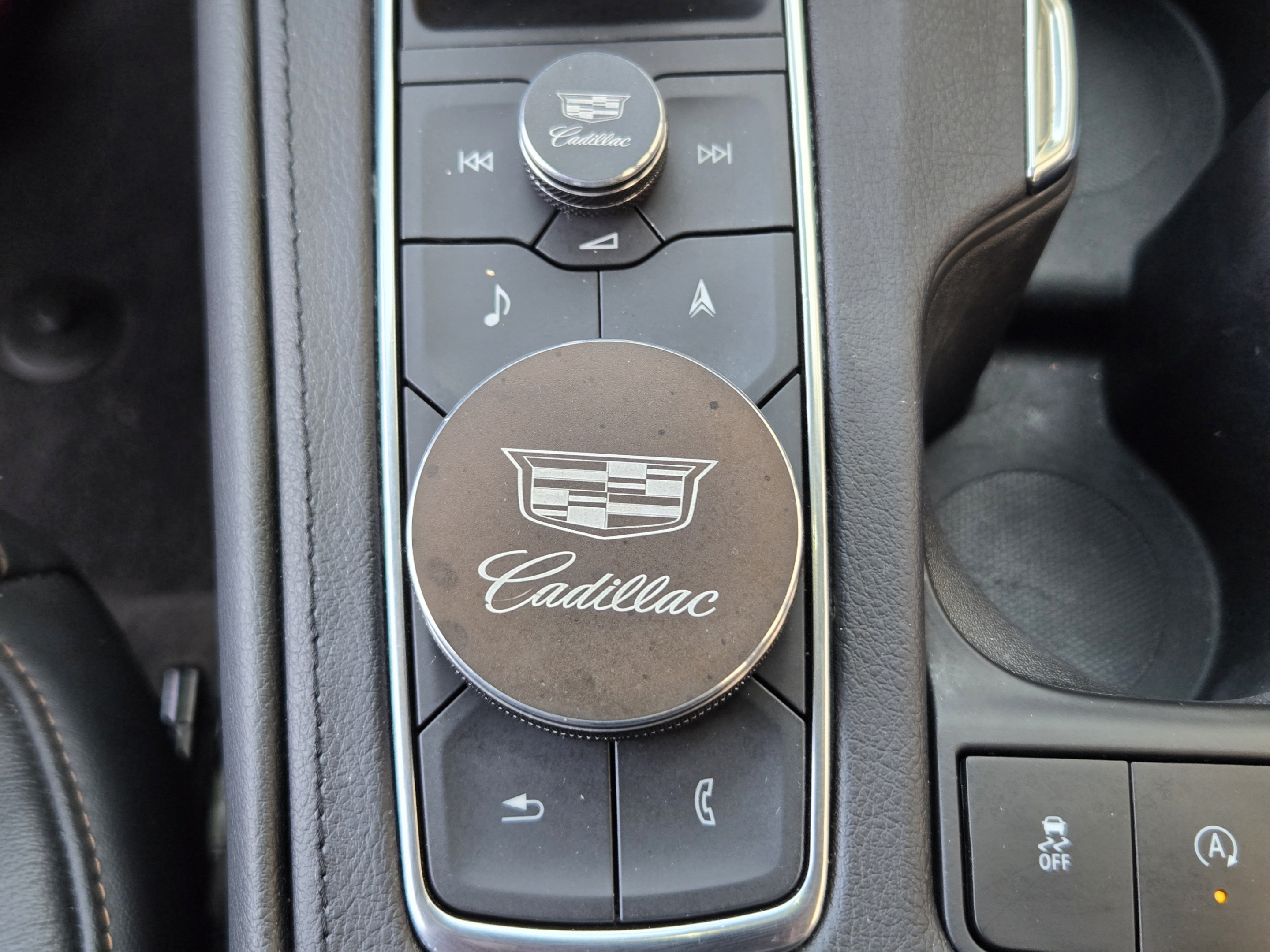 Used 2022 Cadillac XT4 Sport w/ Comfort Package FWD image 19