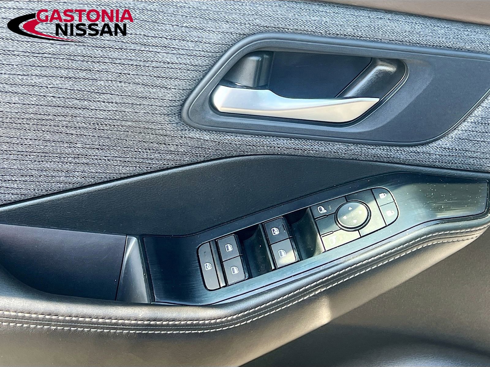 Used 2023 Nissan Rogue SV image 22