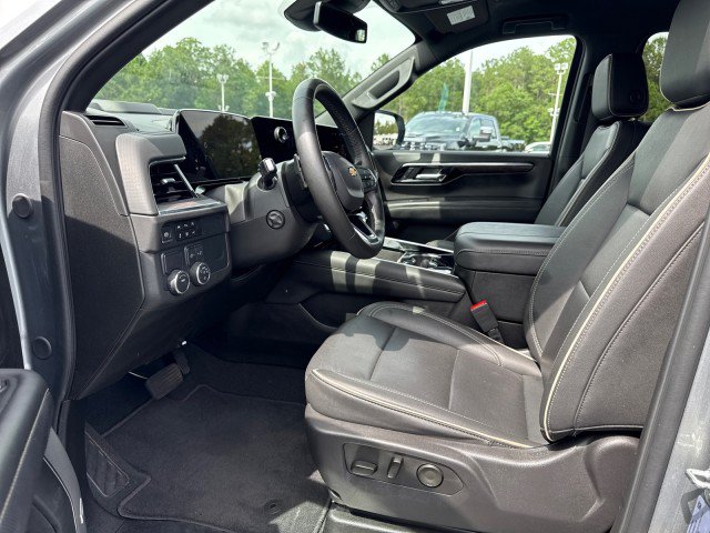 Used 2025 Chevrolet Suburban Premier RWD image 22