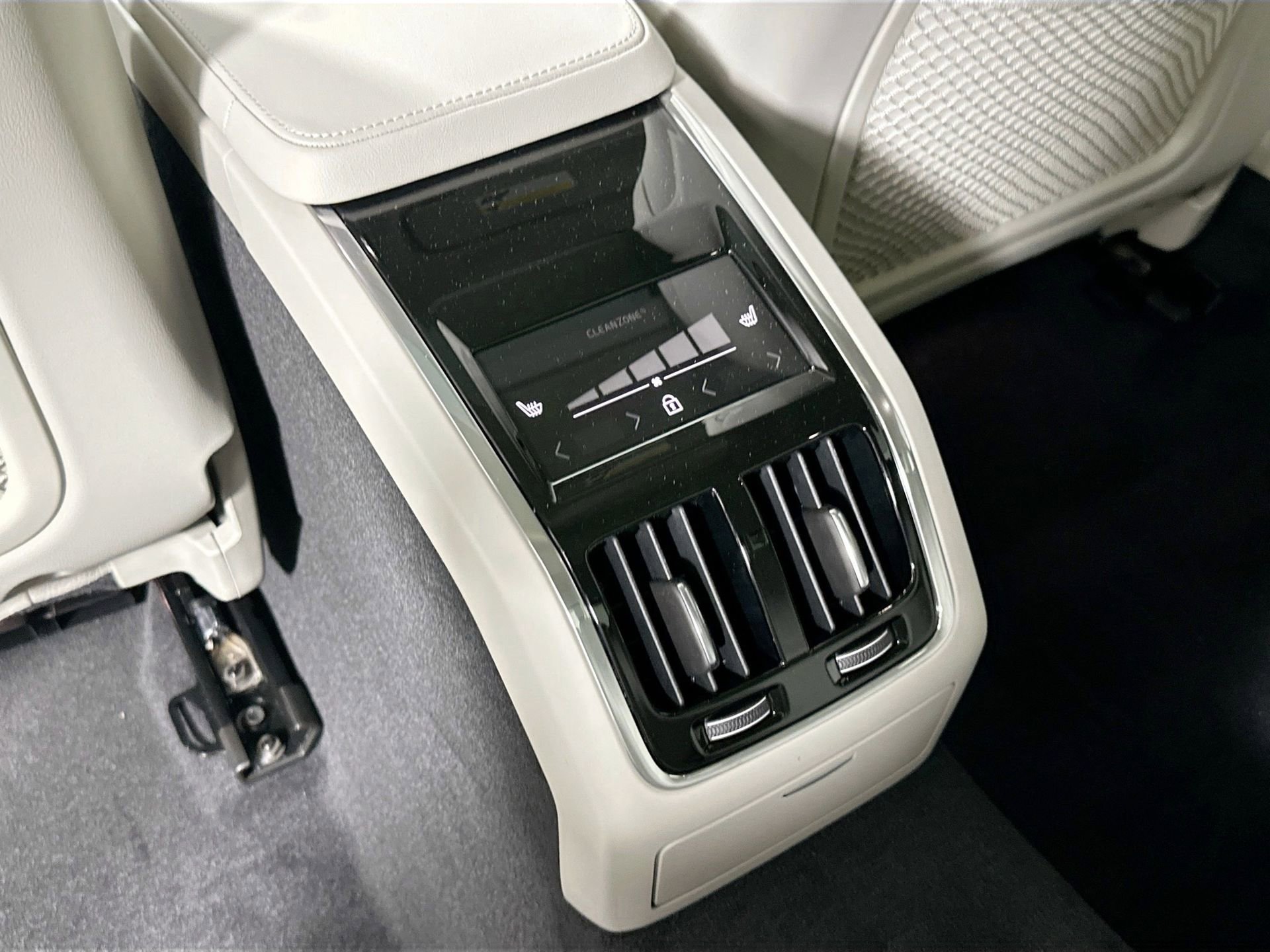 New 2025 Volvo S90 B6 Plus image 23