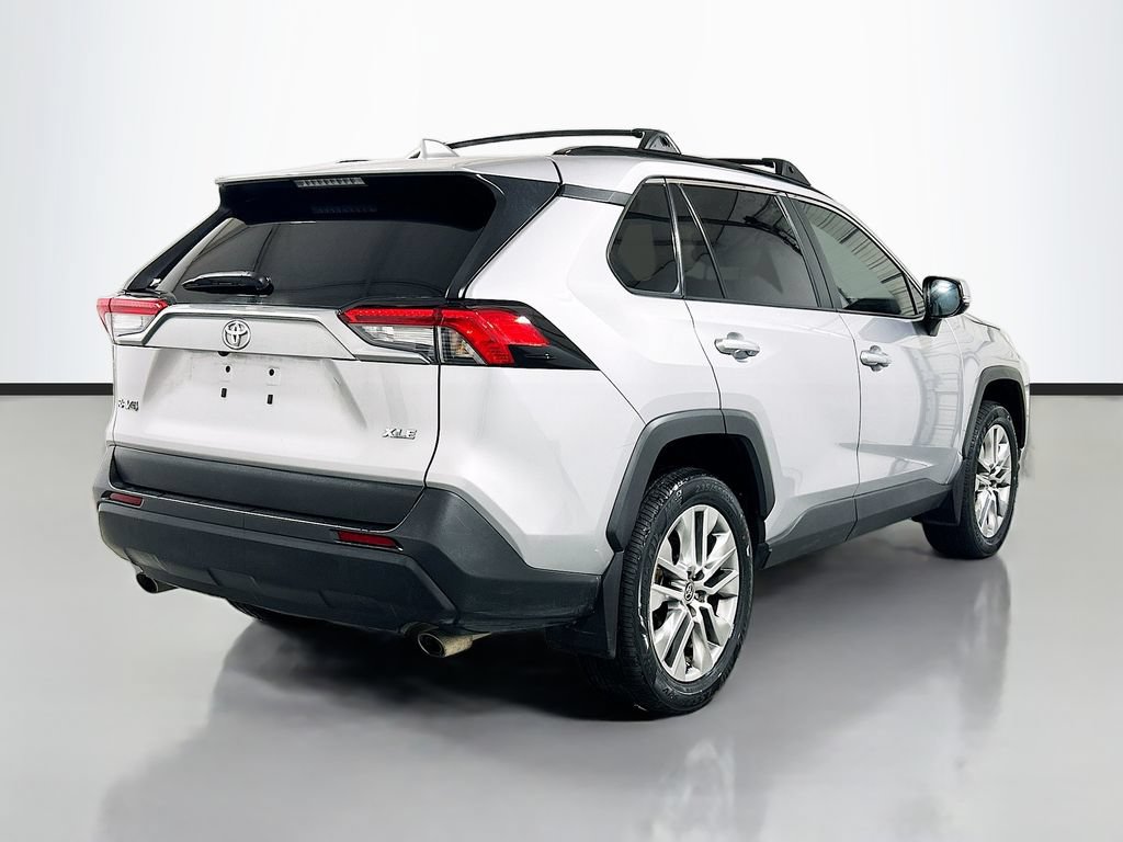 Used 2023 Toyota RAV4 XLE Premium FWD image 4
