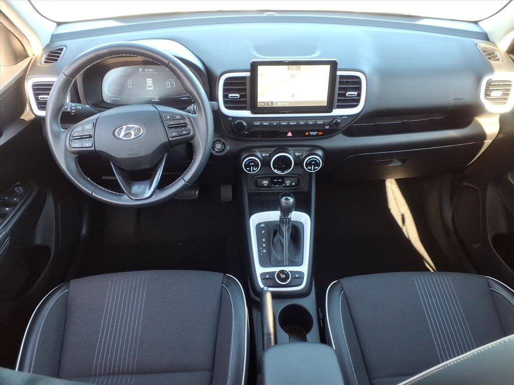 Used 2023 Hyundai Venue Limited image 15