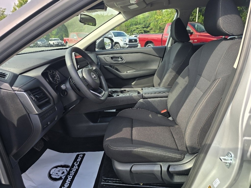 Used 2024 Nissan Rogue S image 11