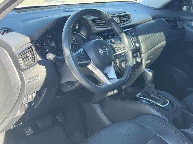 Used 2017 Nissan Rogue SL w/ SL Premium Package FWD image 12