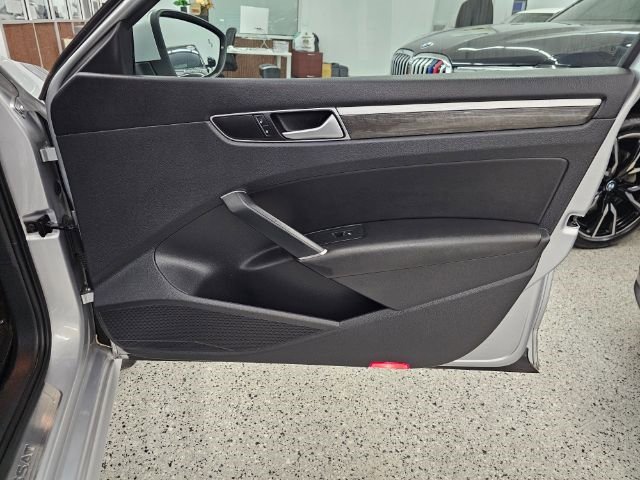 Used 2016 Volkswagen Passat 3.6 SEL Premium image 27