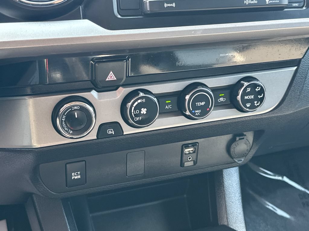 Used 2018 Toyota Tacoma SR5 AWD/4WD image 25