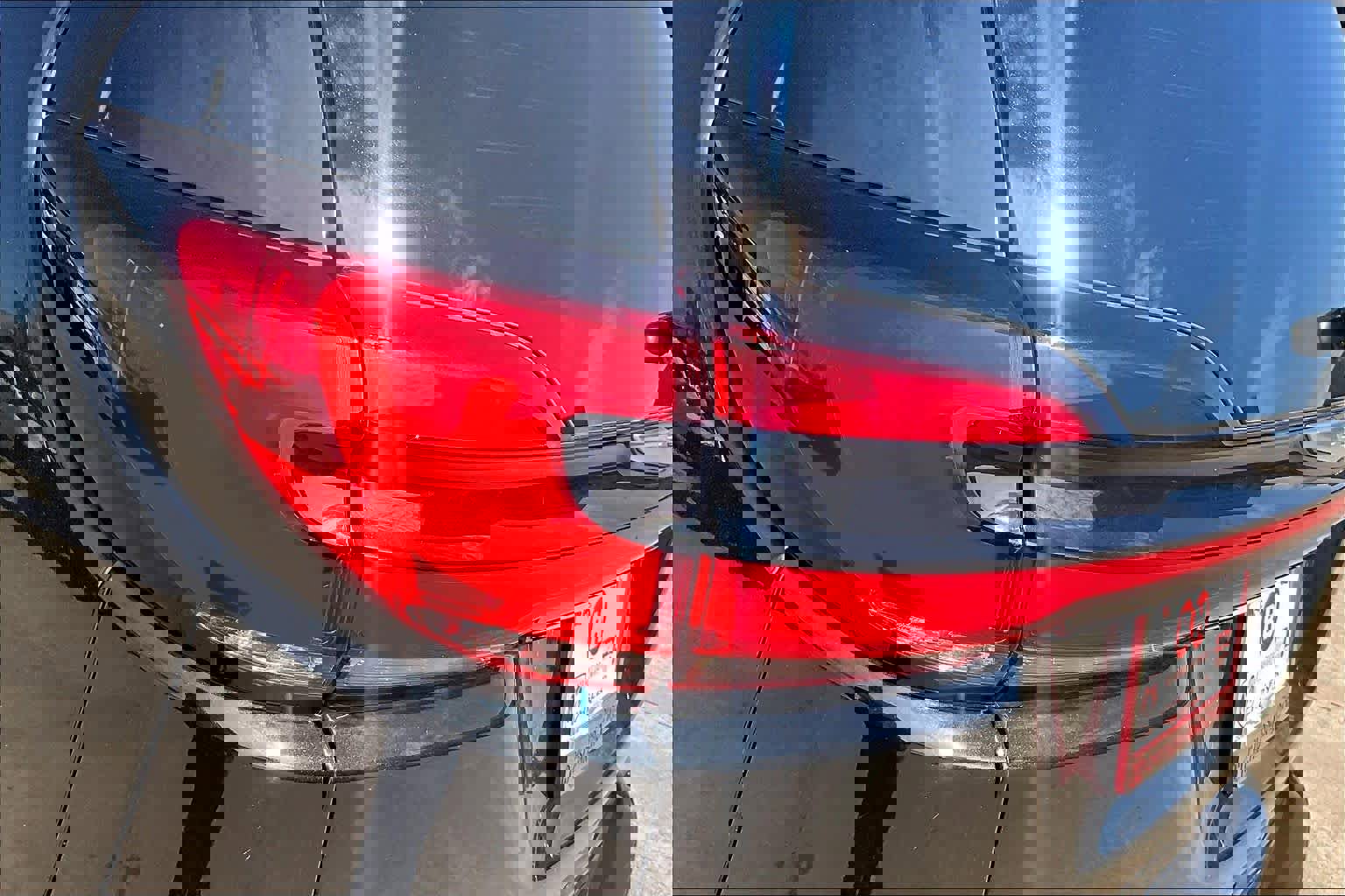 Used 2023 Chrysler Pacifica Touring image 29