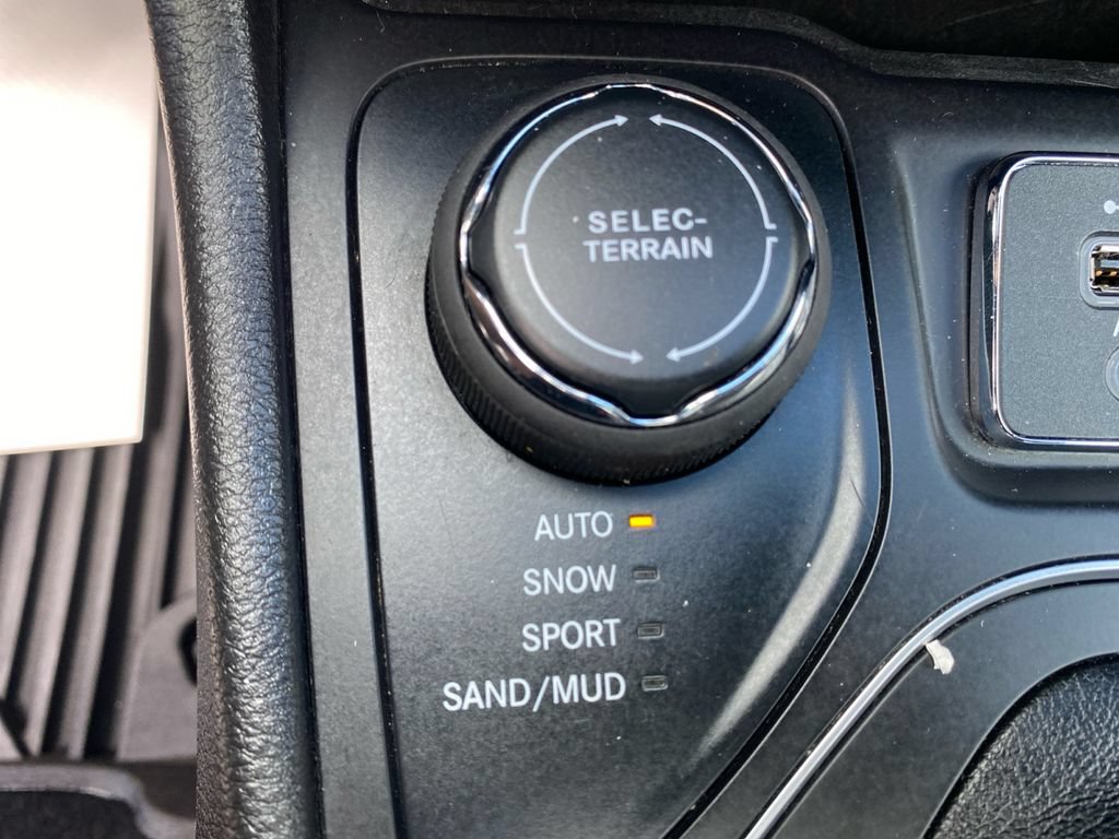 Used 2021 Jeep Cherokee Latitude Lux 80th Anniv w/ Quick Order Package 26U 80TH AWD/4WD image 35