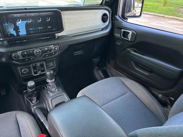 Certified 2025 Jeep Gladiator Sport AWD/4WD image 13