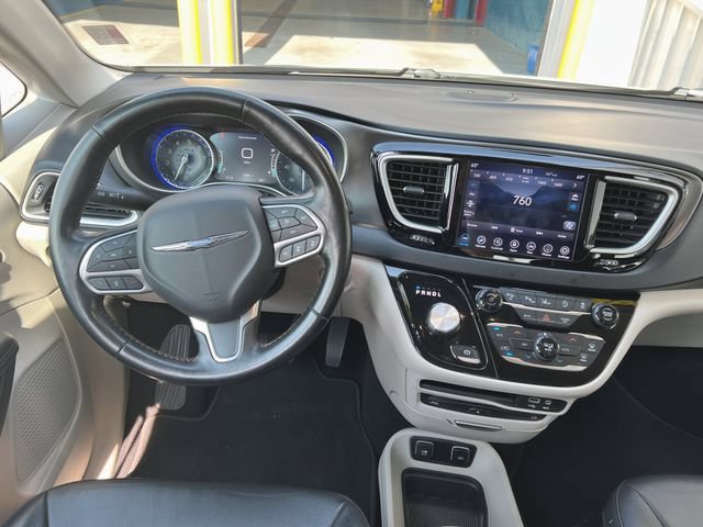 Used 2020 Chrysler Pacifica Touring-L Plus w/ Advanced Safetytec Group FWD image 14