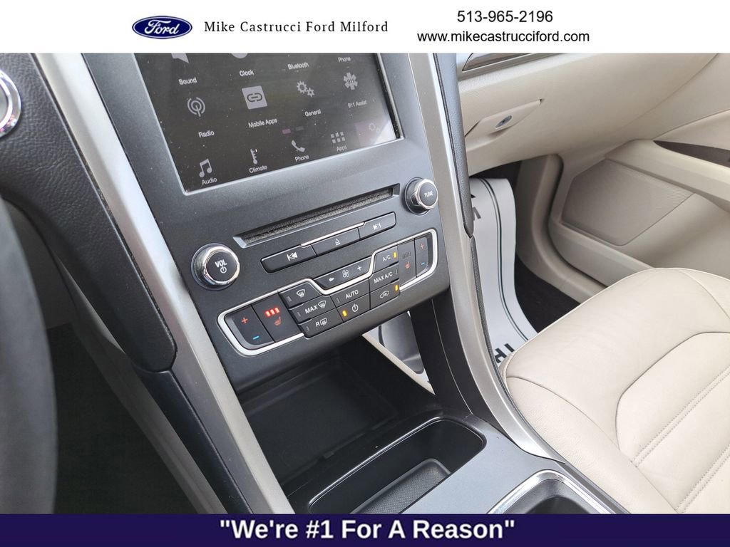 Used 2017 Ford Fusion SE w/ Fusion SE Technology Package image 16