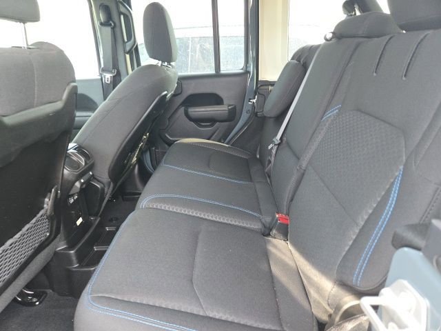 Used 2025 Jeep Wrangler Unlimited Rubicon 4xe w/ Convenience Group AWD/4WD image 9