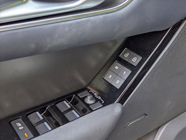 Used 2025 Land Rover Range Rover Velar Dynamic SE AWD/4WD image 9