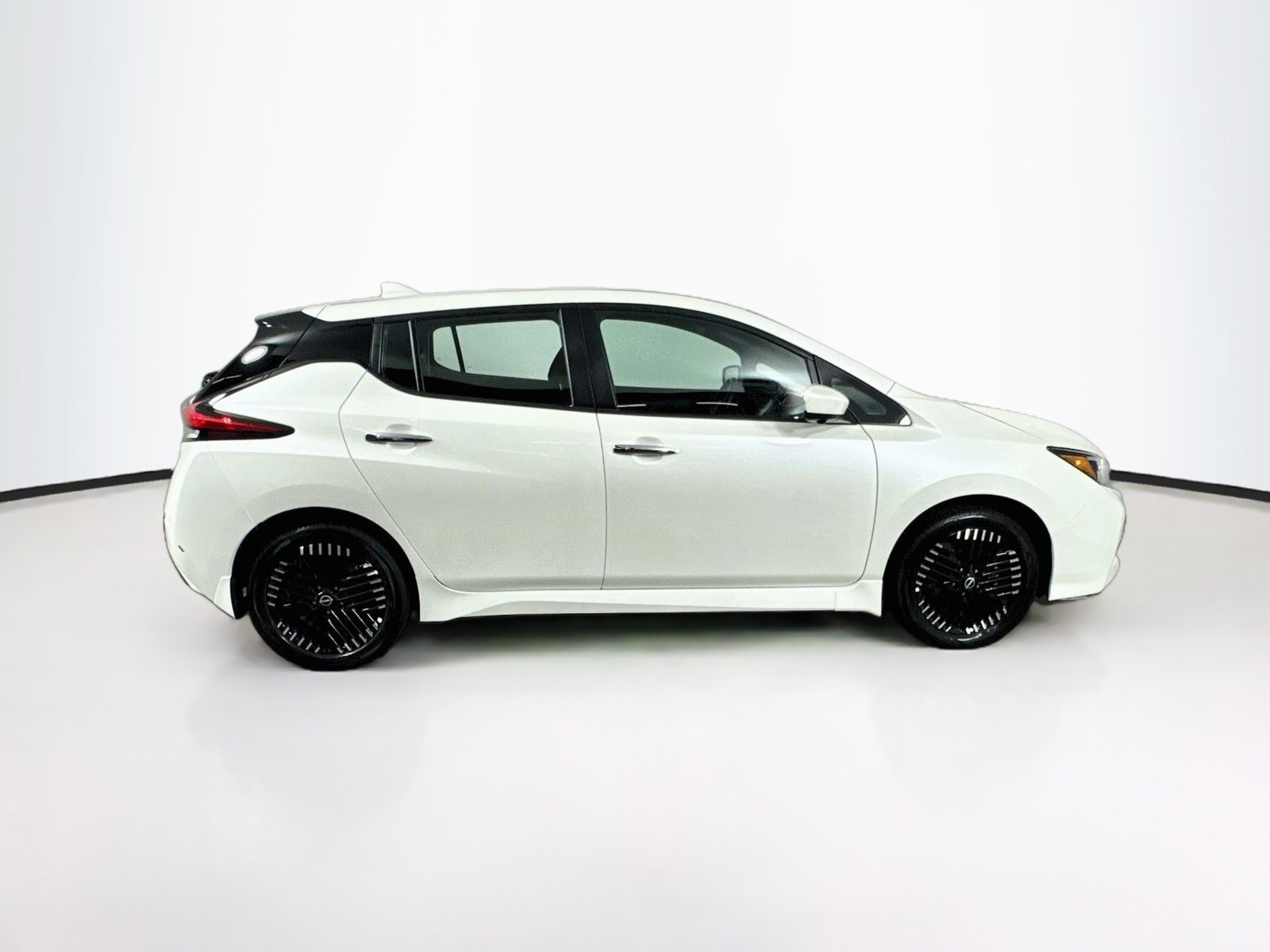 Used 2023 Nissan Leaf SV Plus FWD image 8