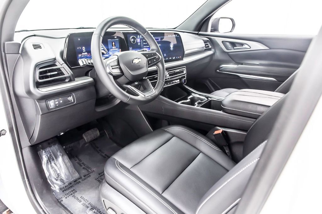 Used 2025 Chevrolet Traverse LT image 26