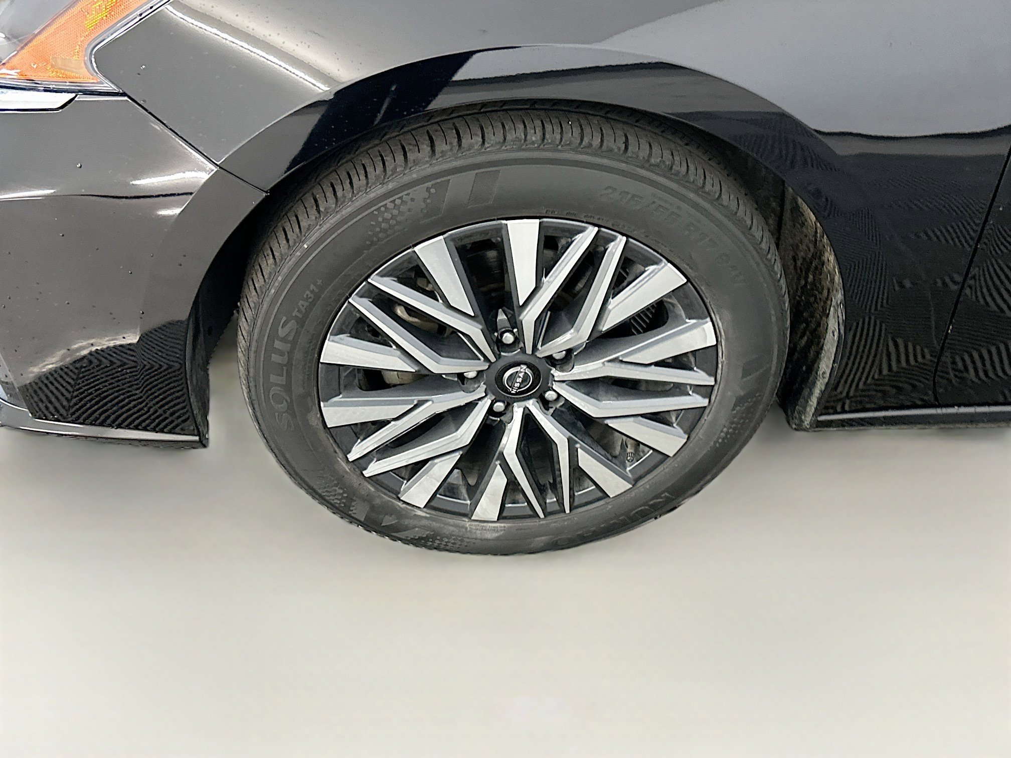 Used 2024 Nissan Altima 2.5 SV image 11